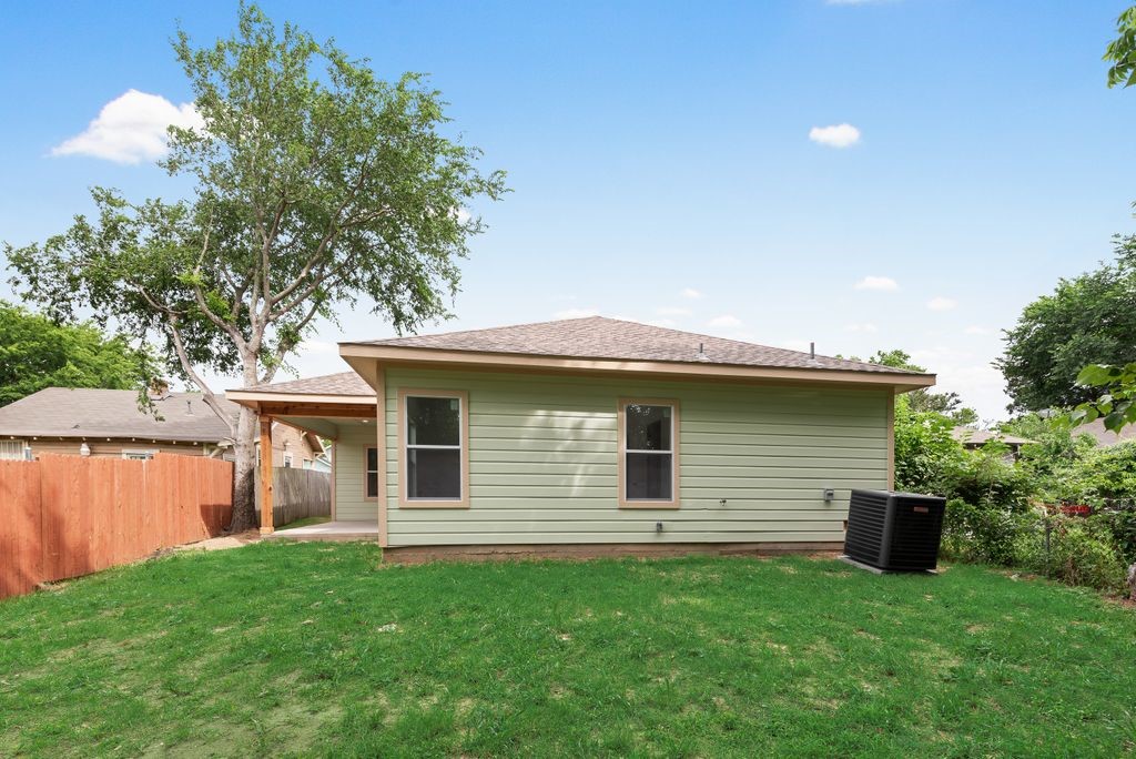 2706 Lenway Street Dallas TX 75215