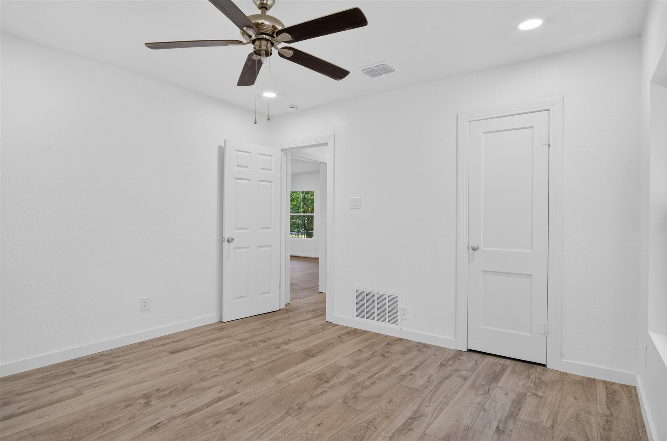 821 Gustav Street River Oaks TX 76114