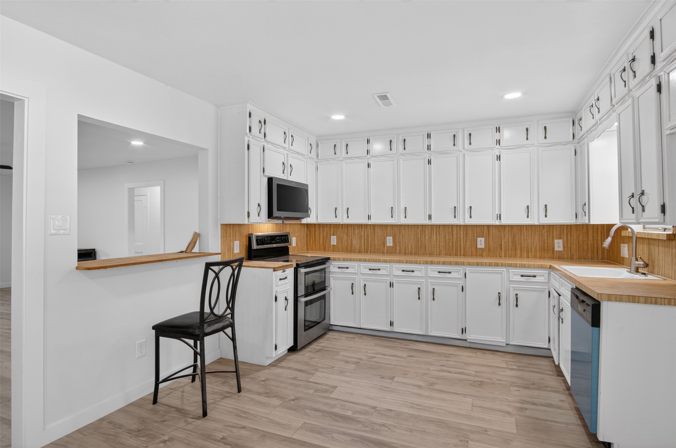 821 Gustav Street River Oaks TX 76114