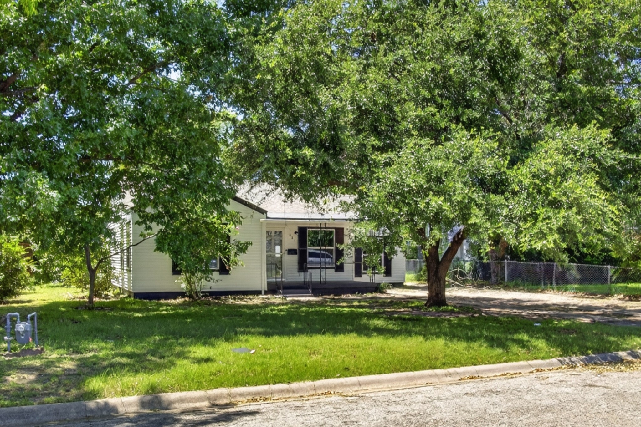821 Gustav Street River Oaks TX 76114