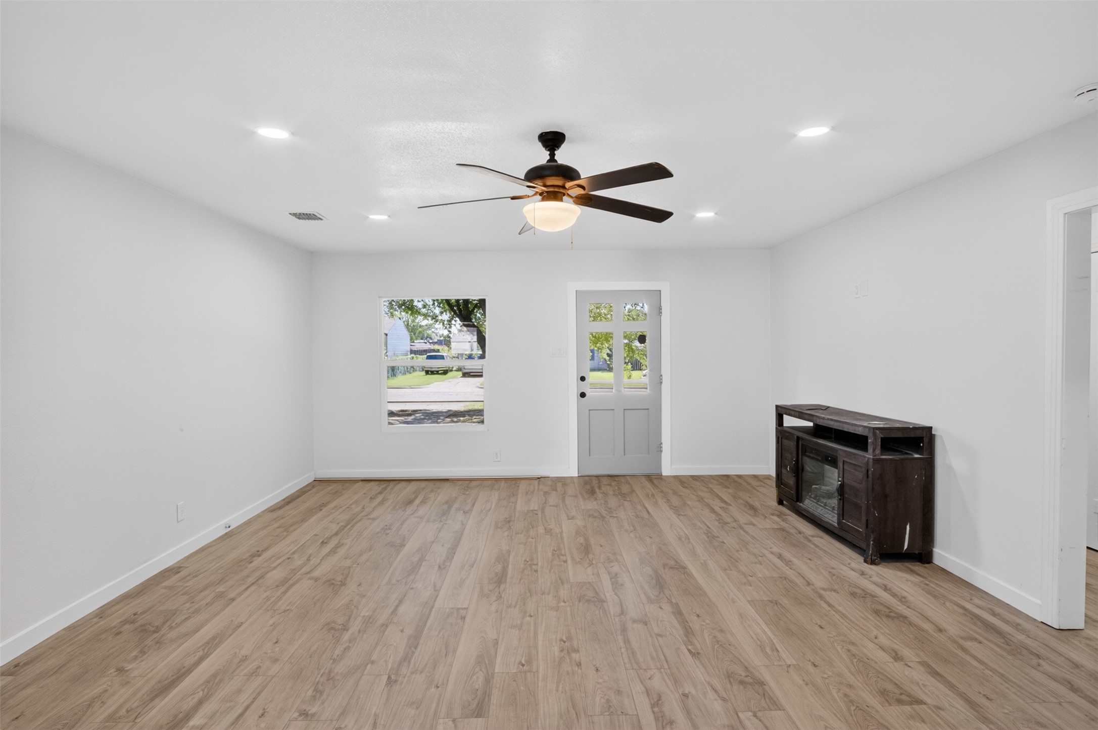 821 Gustav Street River Oaks TX 76114