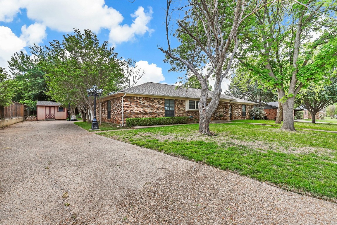 309 S College Avenue Justin TX 76247