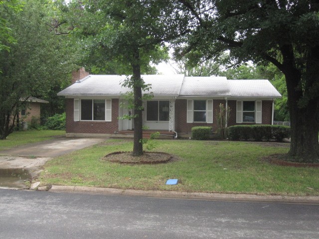 207 E Russell Avenue Bonham TX 75418