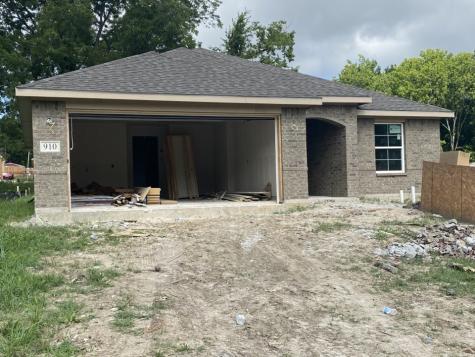910 Edgar Street Greenville TX 75401