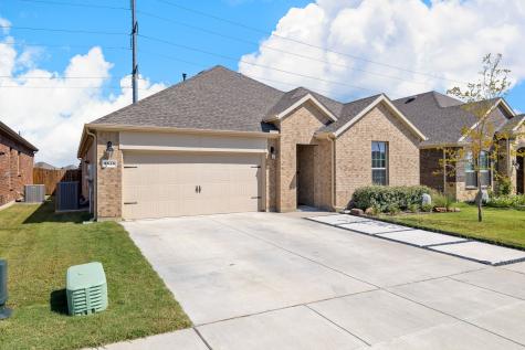 2818 Moccasin Lane Aubrey TX 76227