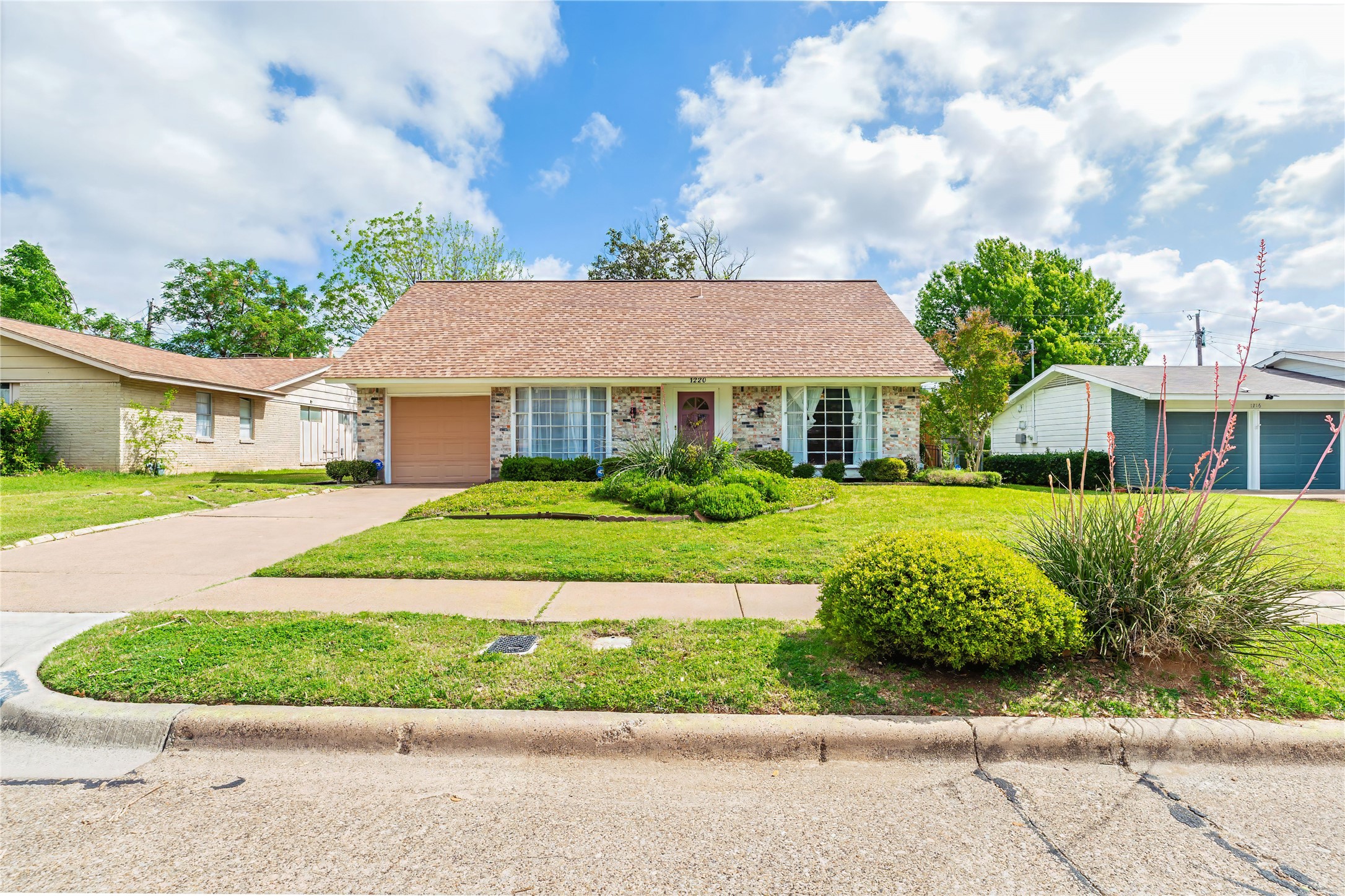 1220 Farnham Court E Irving TX 75062