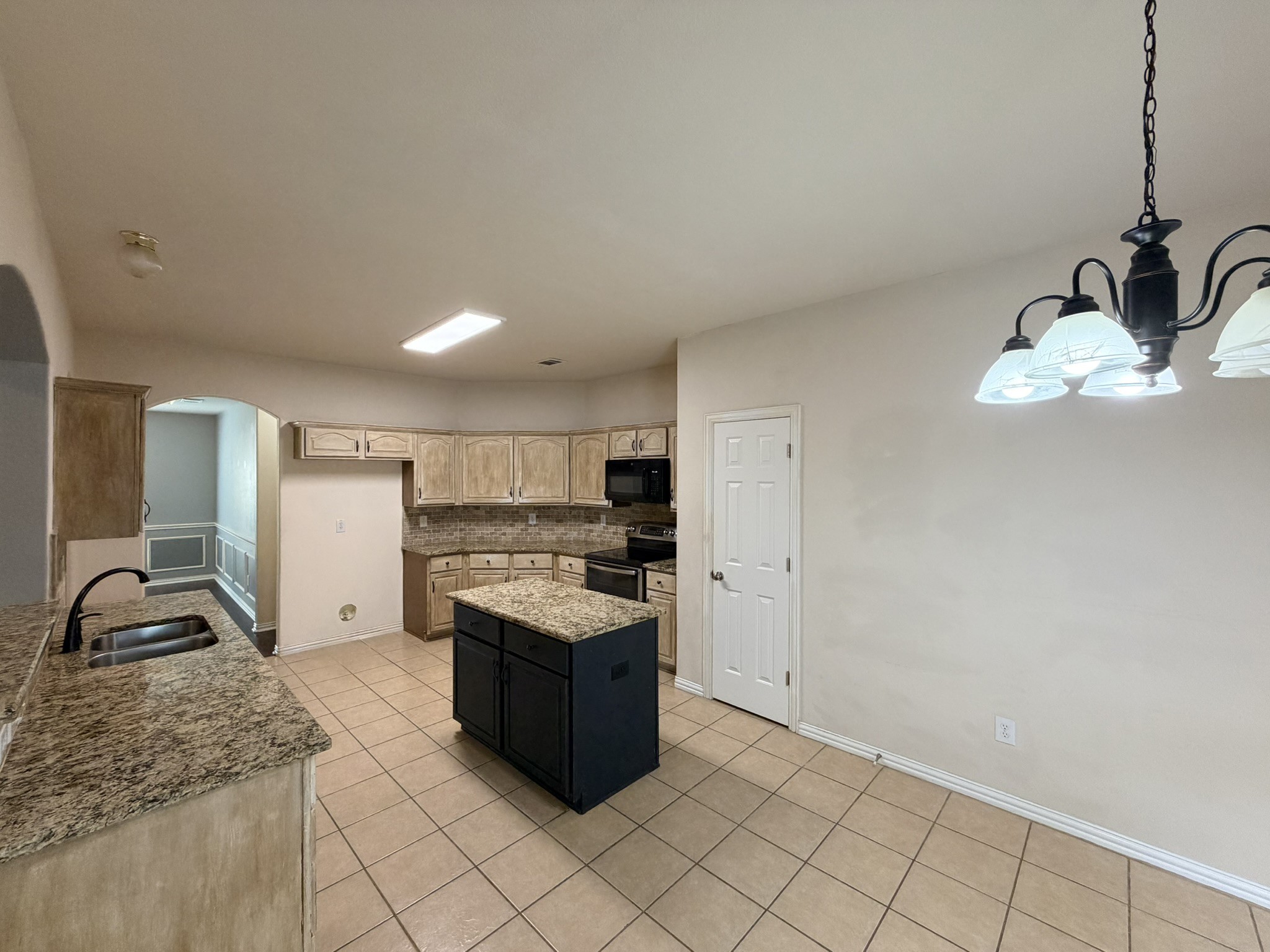 216 Flagstone Drive Burleson TX 76028