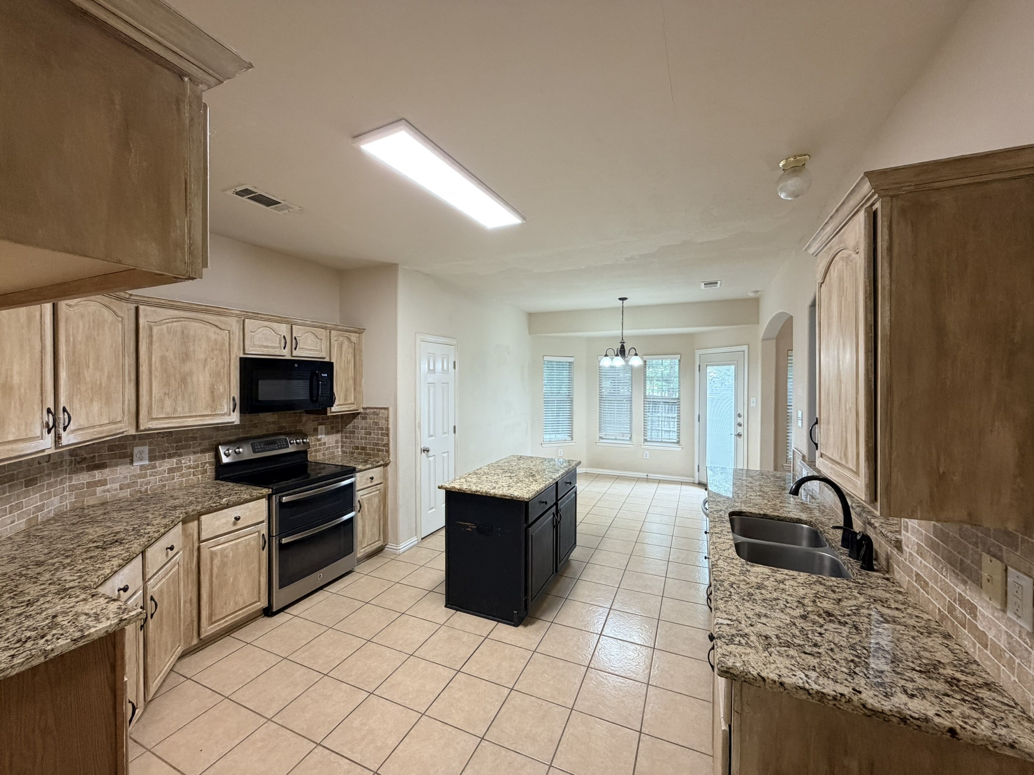 216 Flagstone Drive Burleson TX 76028