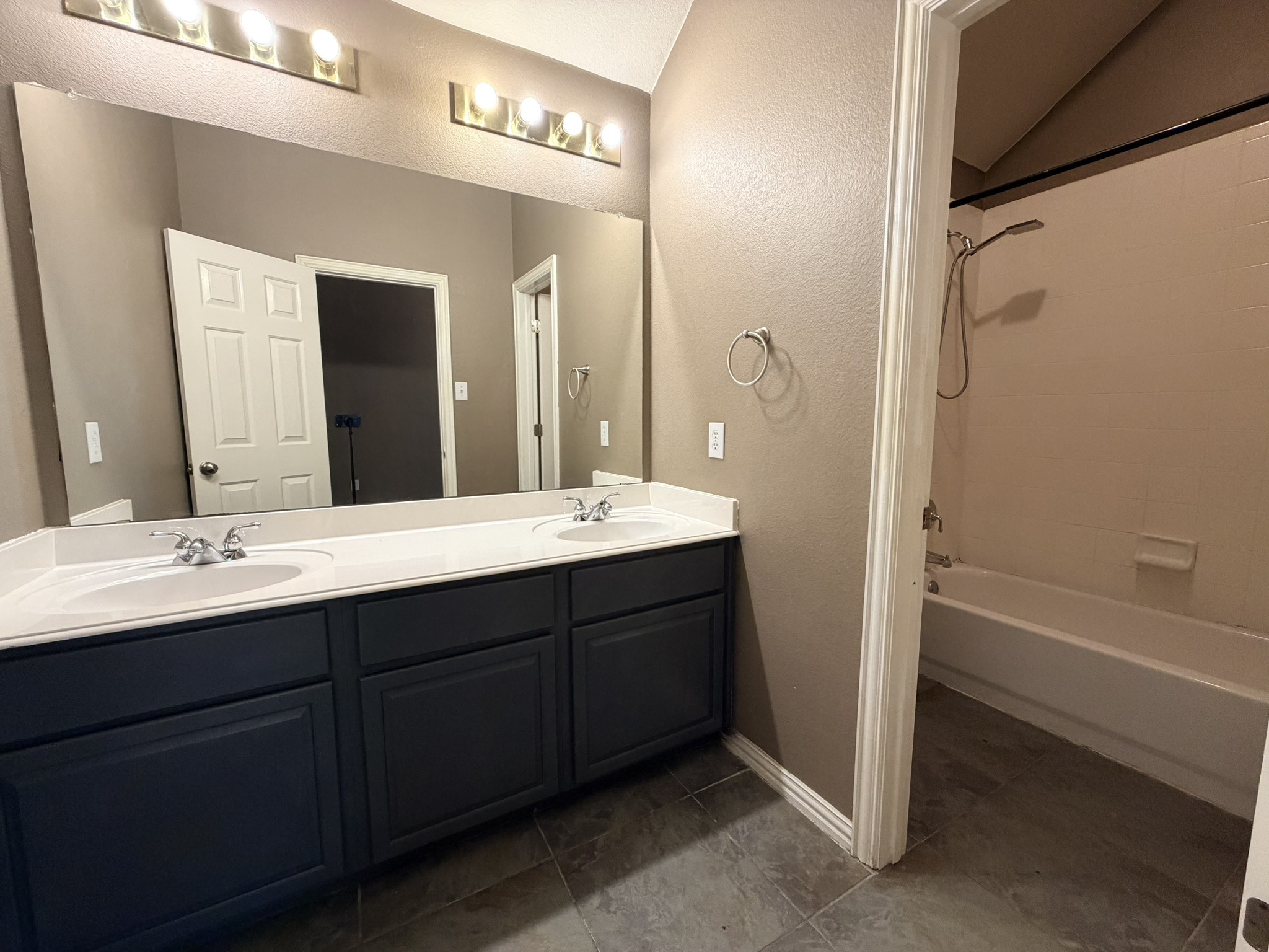 216 Flagstone Drive Burleson TX 76028