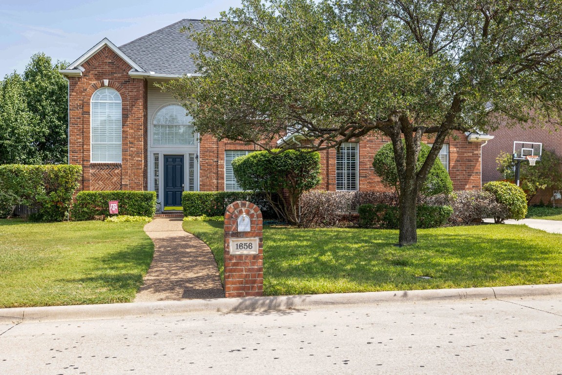 1656 Oak Creek Drive Hurst TX 76054