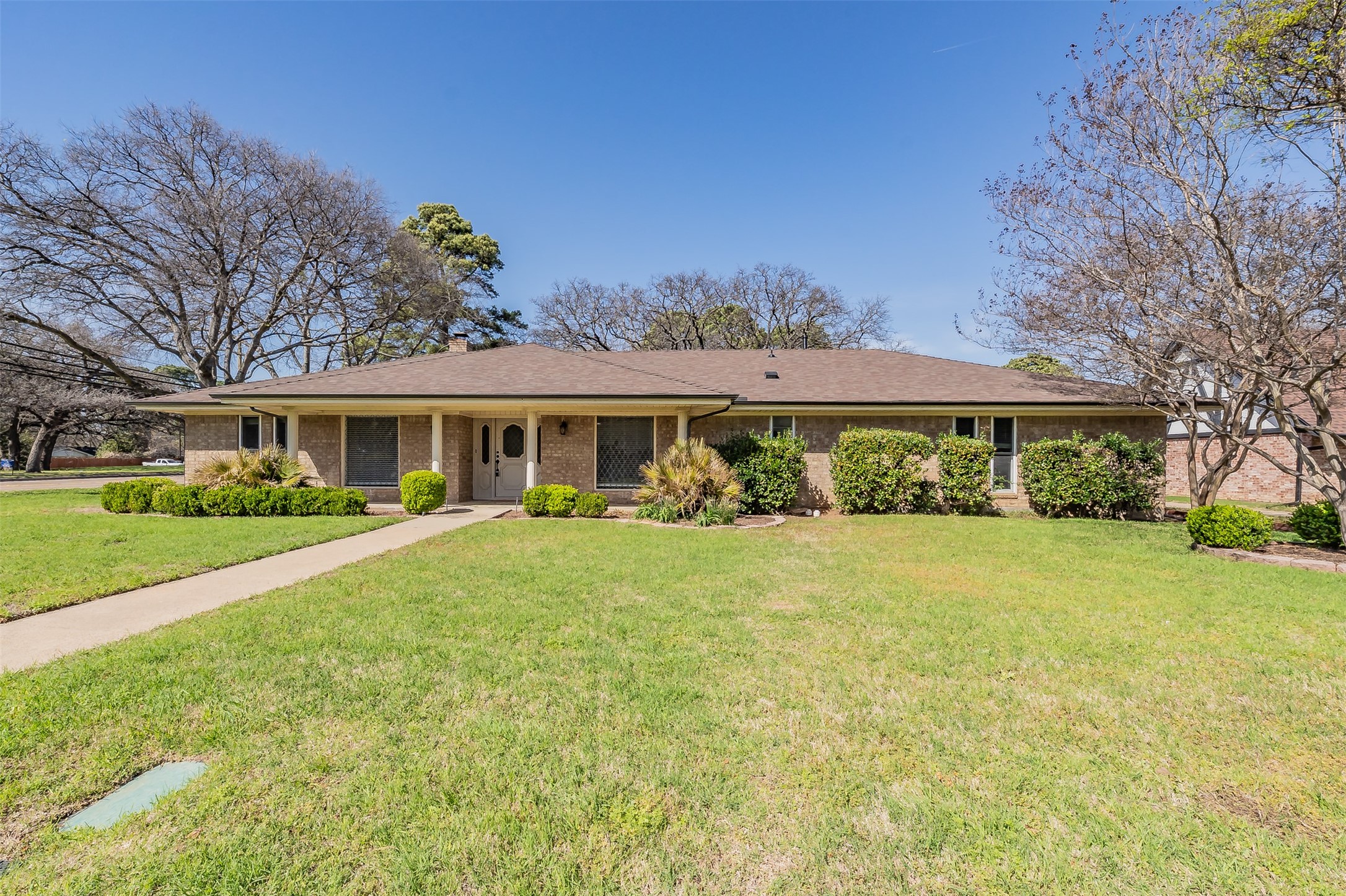 2415 Lakeview Circle Arlington TX 76013