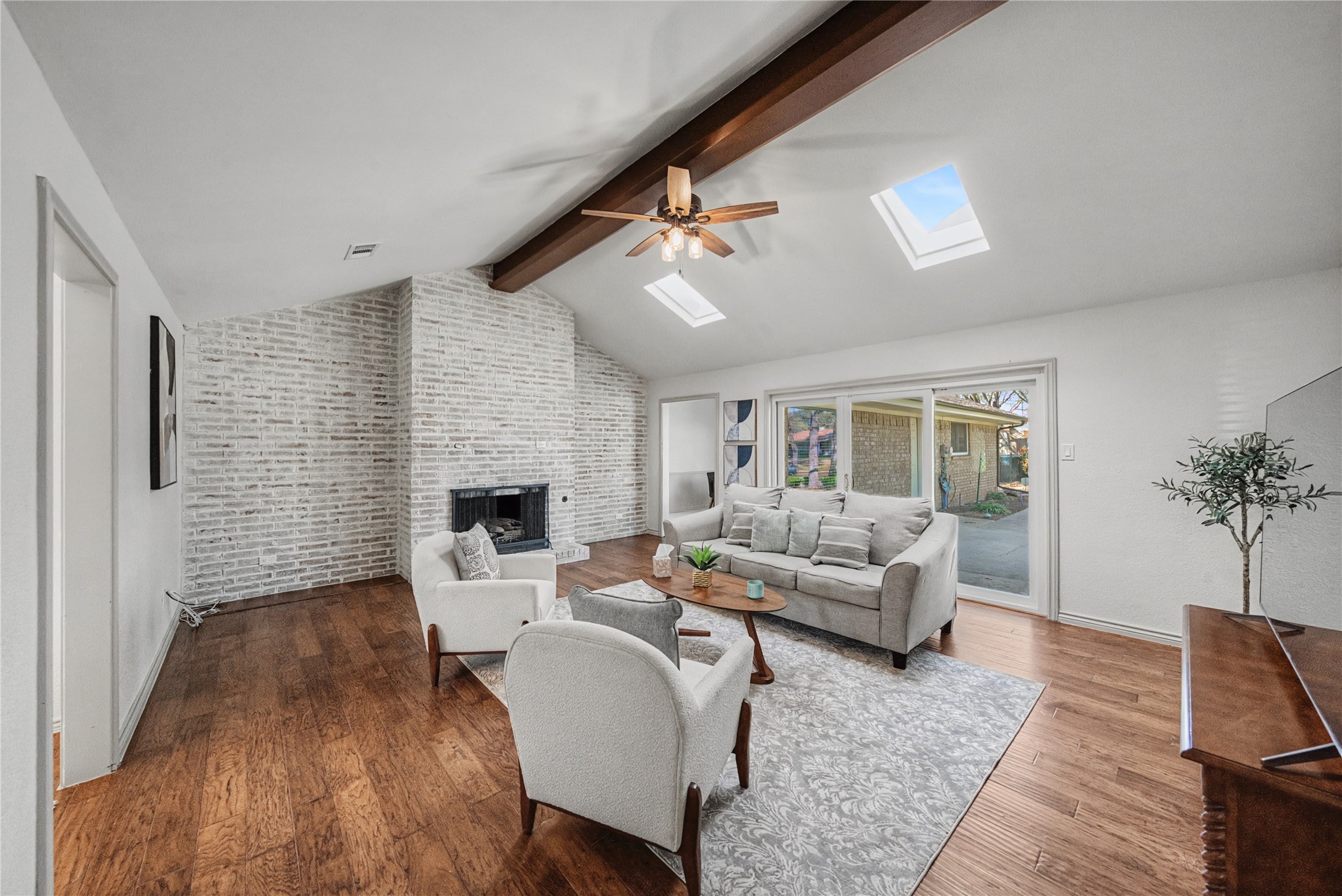 2415 Lakeview Circle Arlington TX 76013