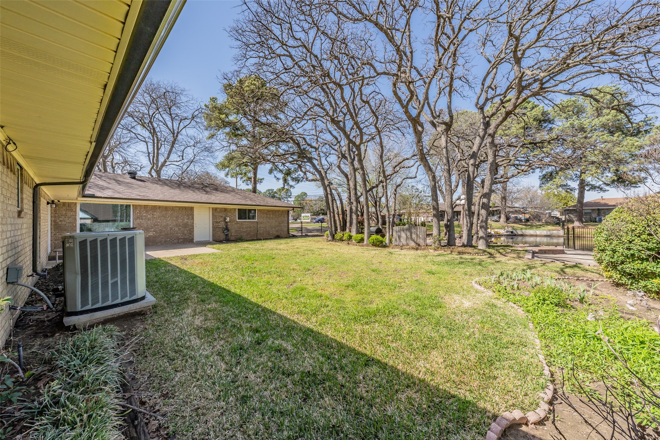 2415 Lakeview Circle Arlington TX 76013