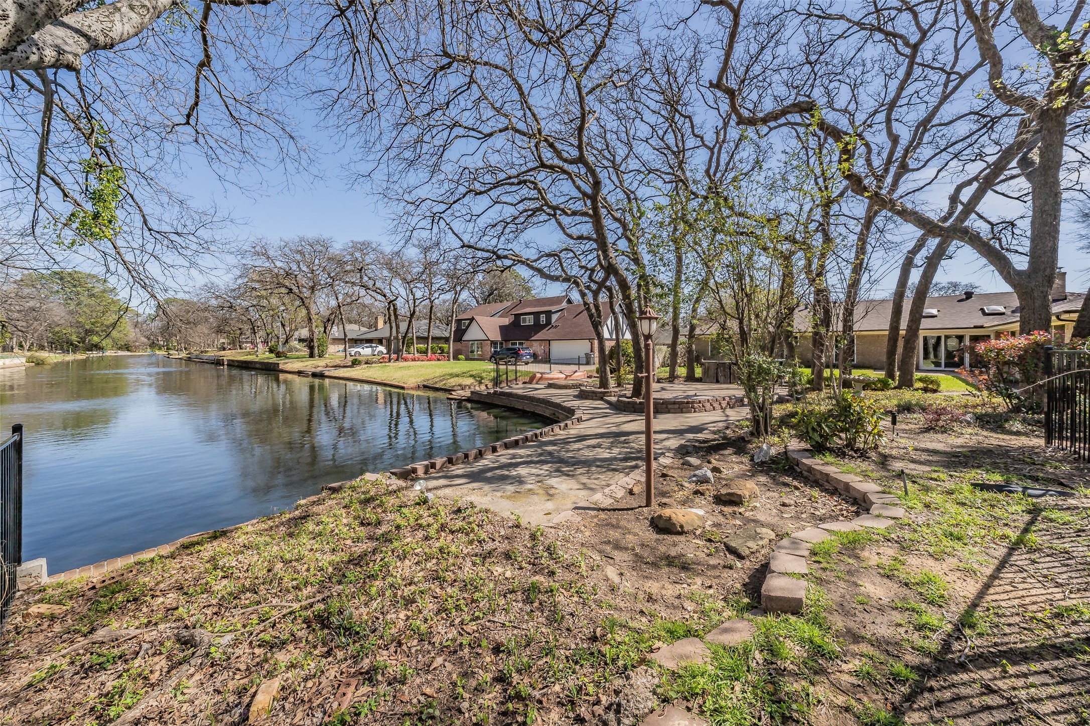 2415 Lakeview Circle Arlington TX 76013