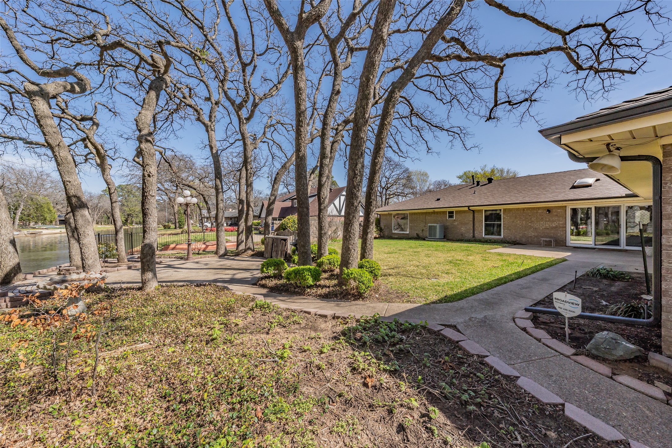 2415 Lakeview Circle Arlington TX 76013