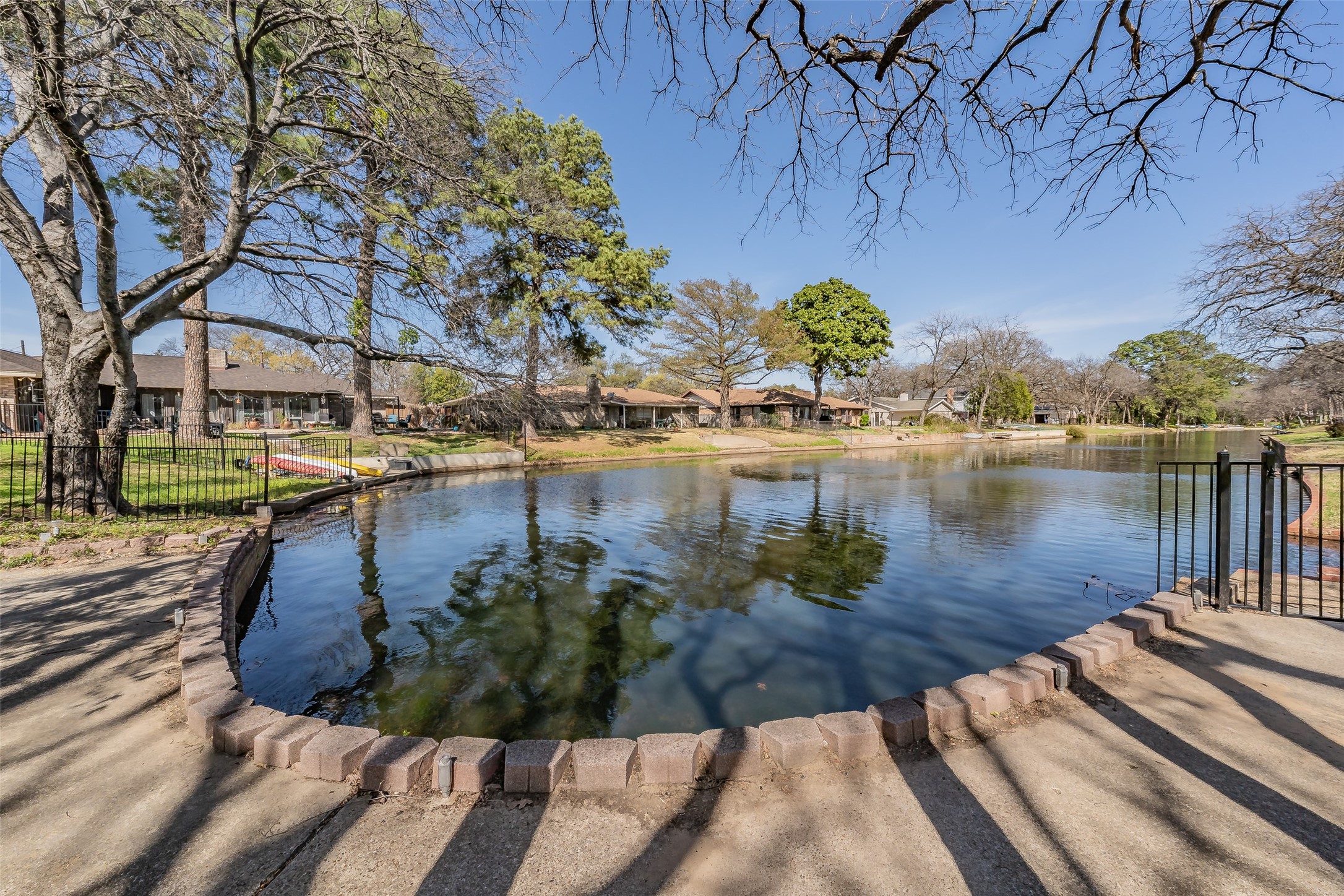 2415 Lakeview Circle Arlington TX 76013