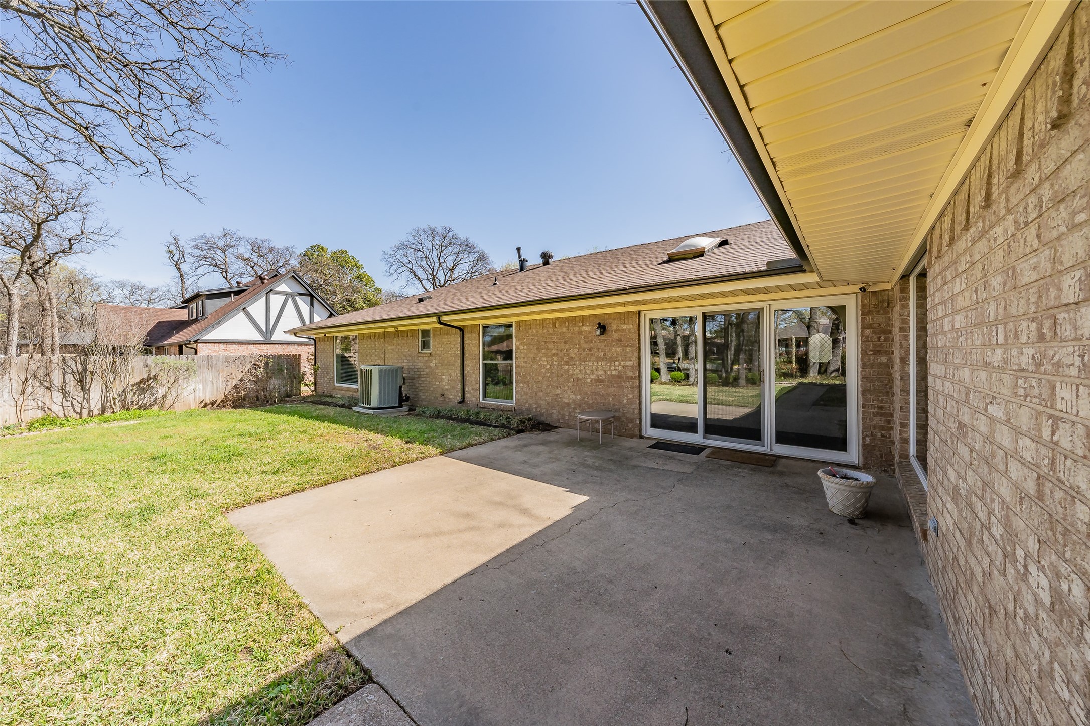 2415 Lakeview Circle Arlington TX 76013