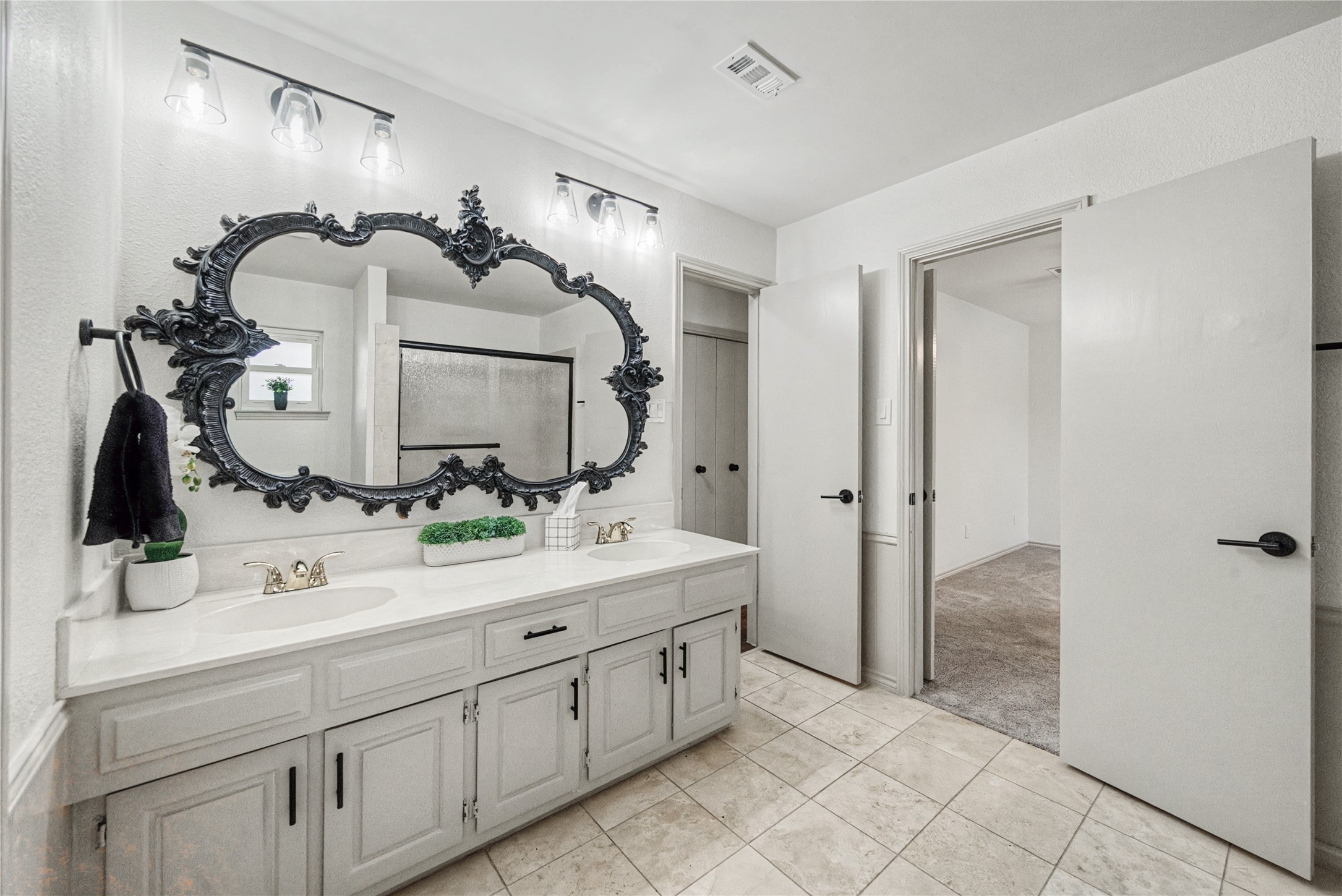 2415 Lakeview Circle Arlington TX 76013