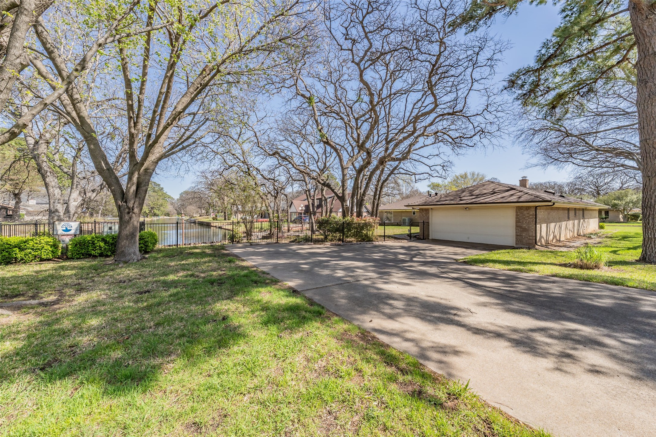 2415 Lakeview Circle Arlington TX 76013