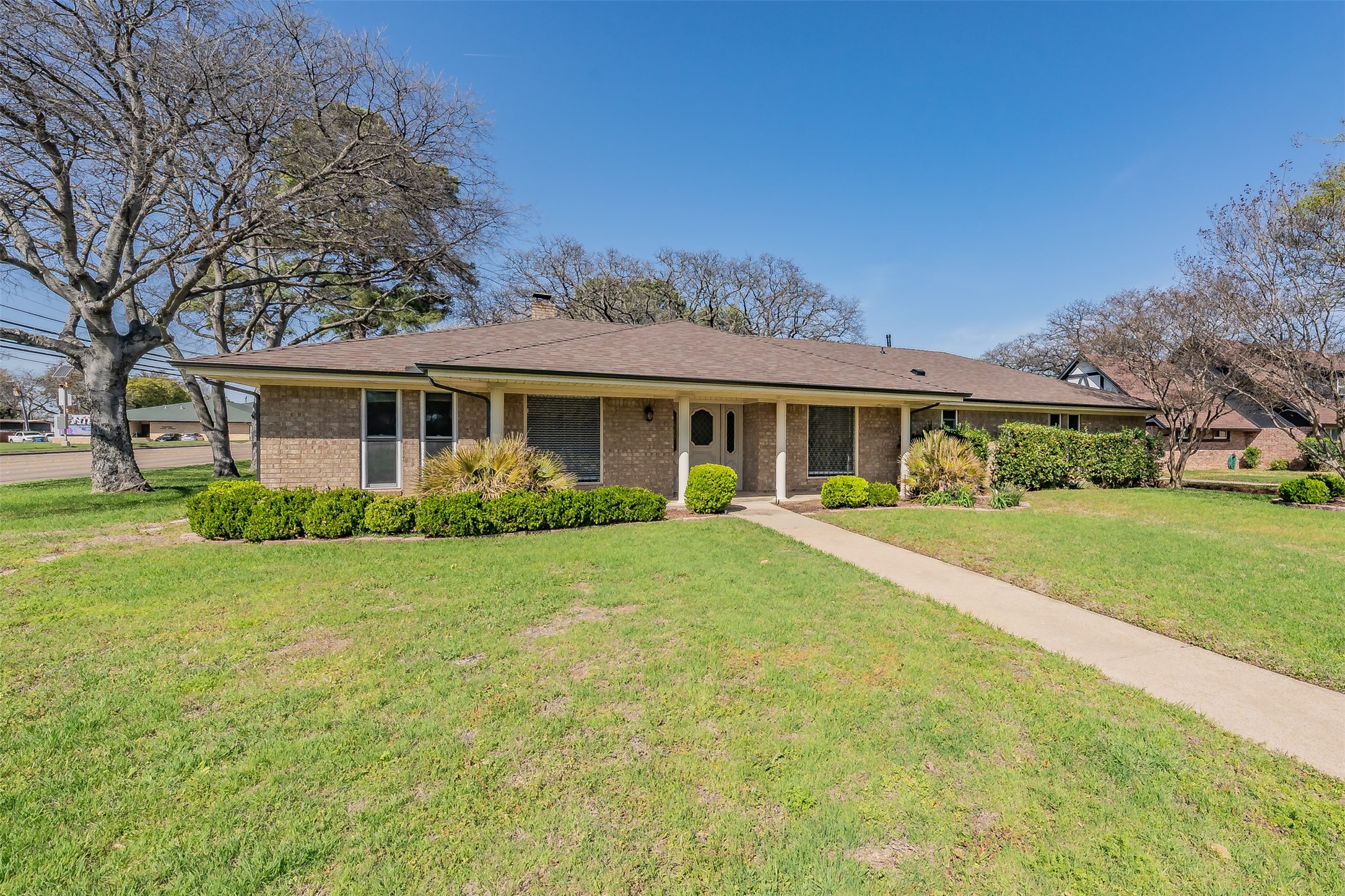 2415 Lakeview Circle Arlington TX 76013