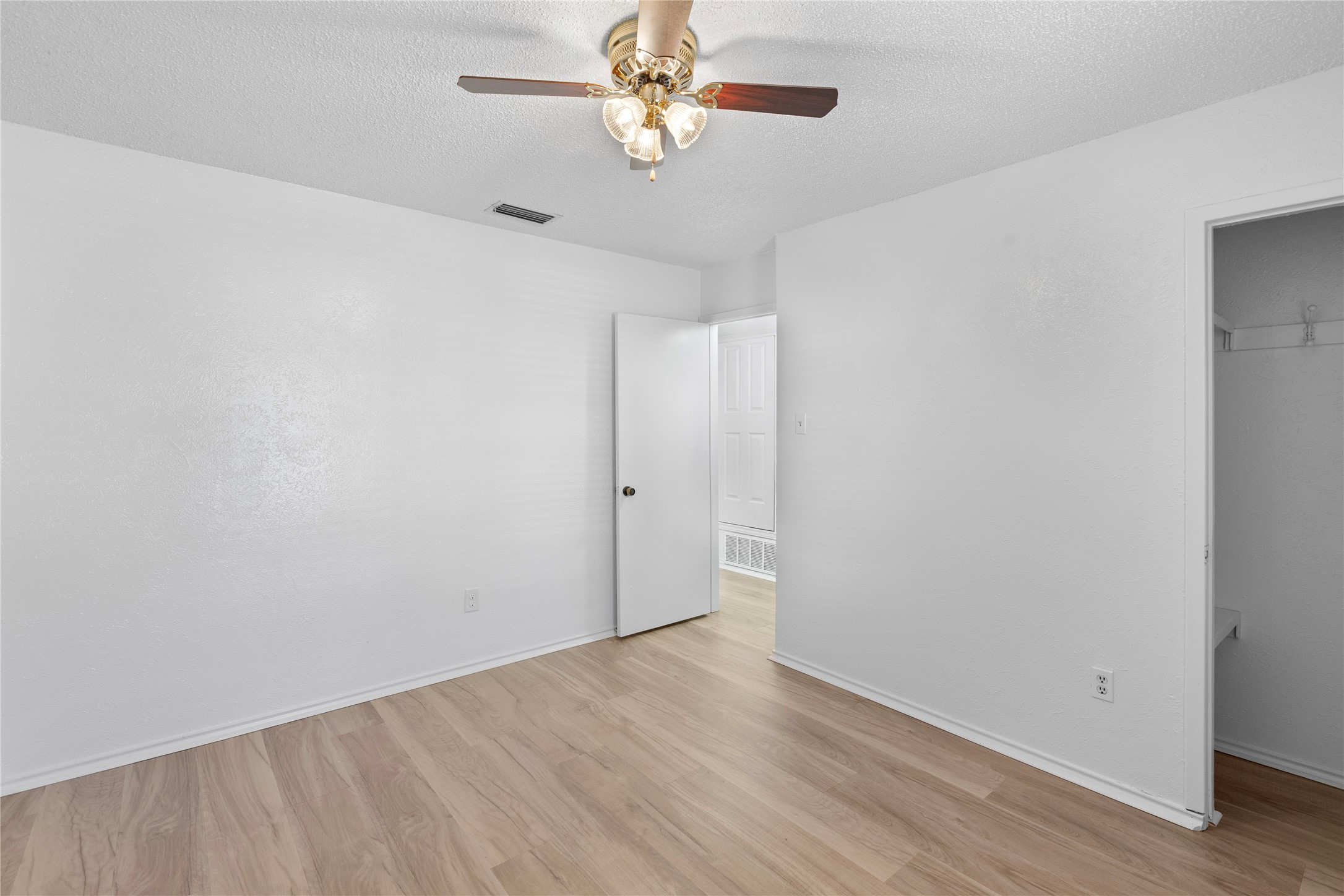 204 Pebblebrook Street Arlington TX 76014