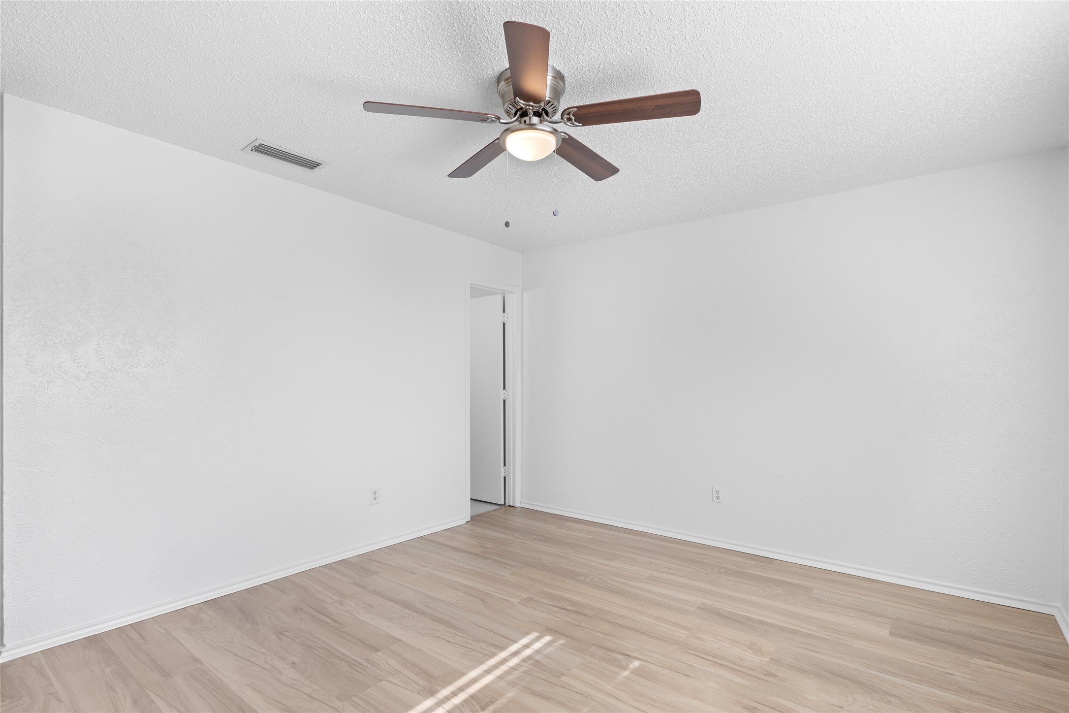 204 Pebblebrook Street Arlington TX 76014