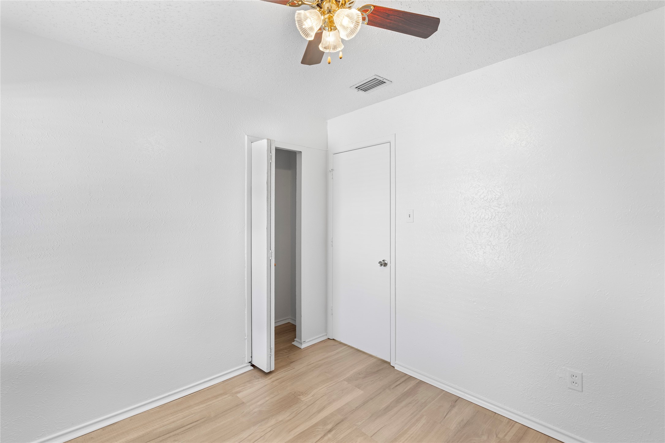 204 Pebblebrook Street Arlington TX 76014
