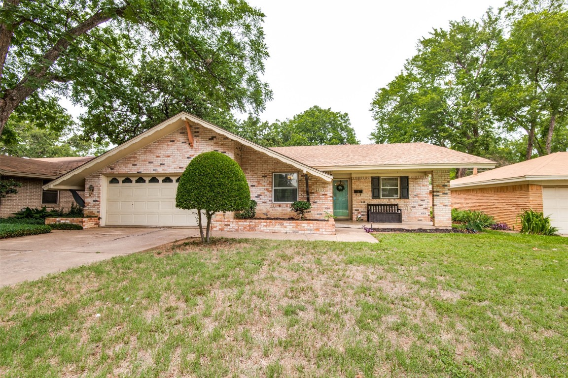 2119 Royal Oaks Drive Irving TX 75060