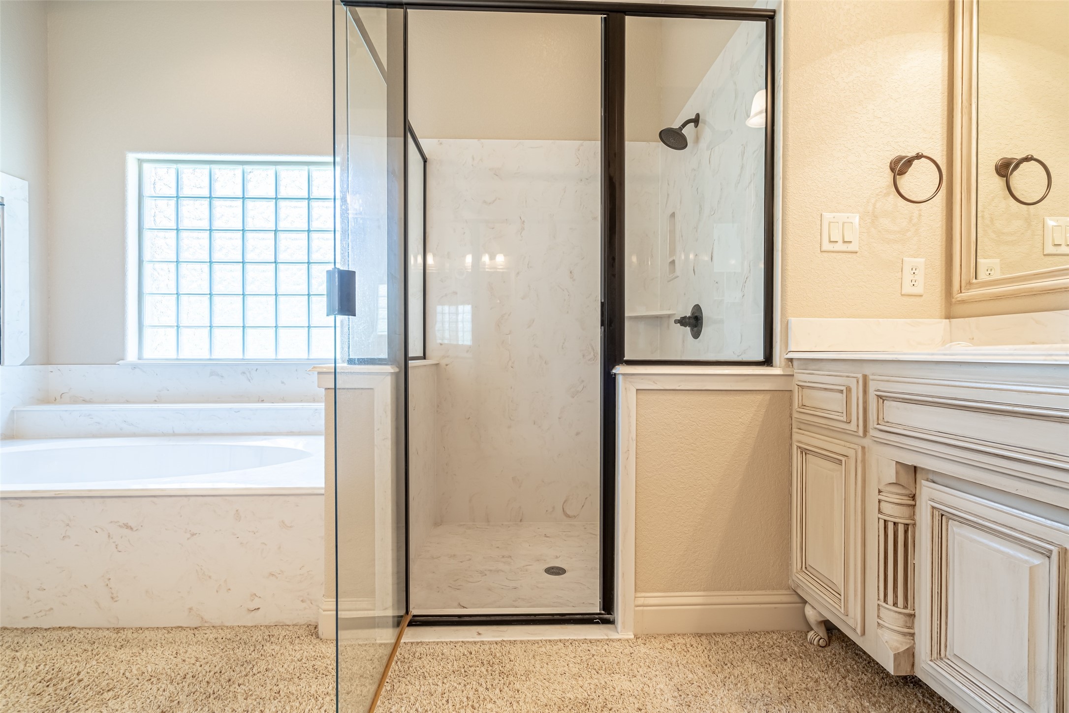 6417 Colonial Drive Granbury TX 76049