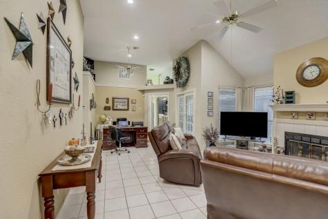 1154 Meadow Park Lane Grand Prairie TX 75052