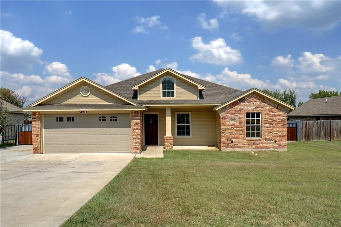 716 Wood Lane Azle TX 76020