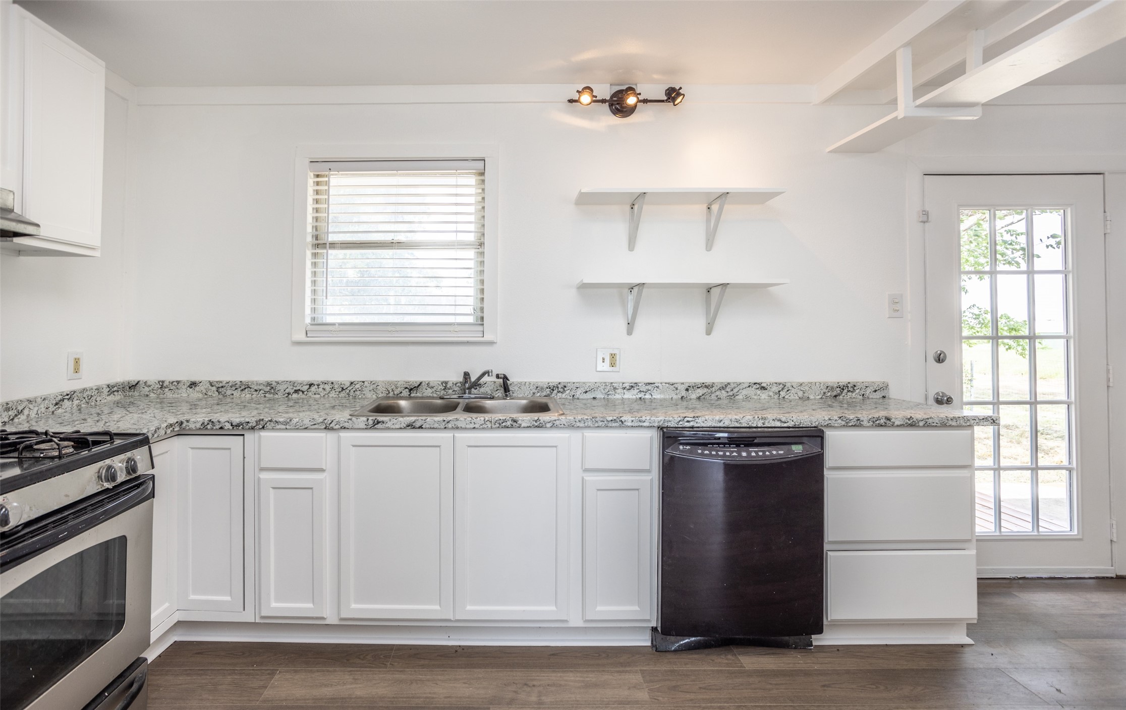 65 Kirby Street Callisburg TX 76240