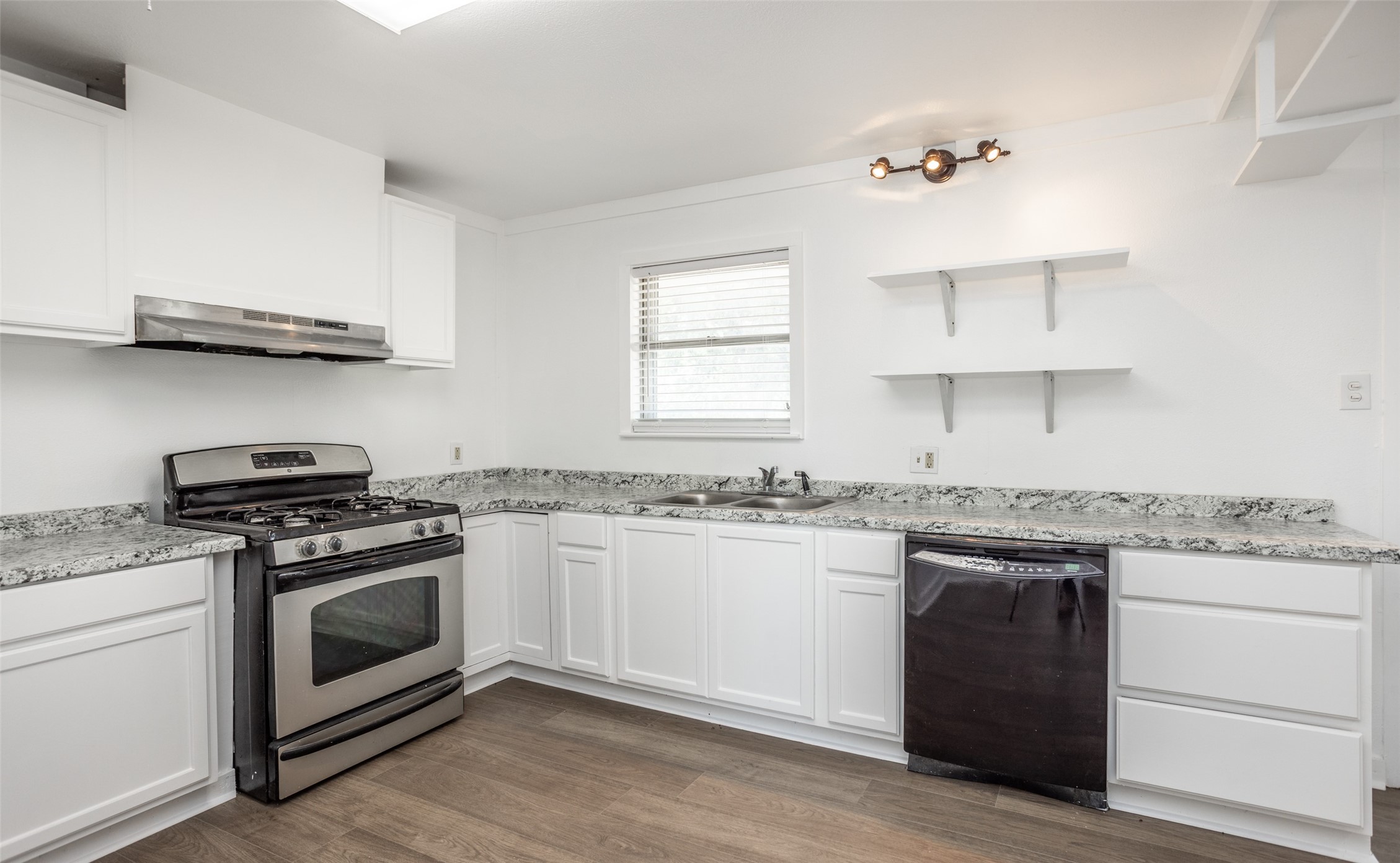 65 Kirby Street Callisburg TX 76240