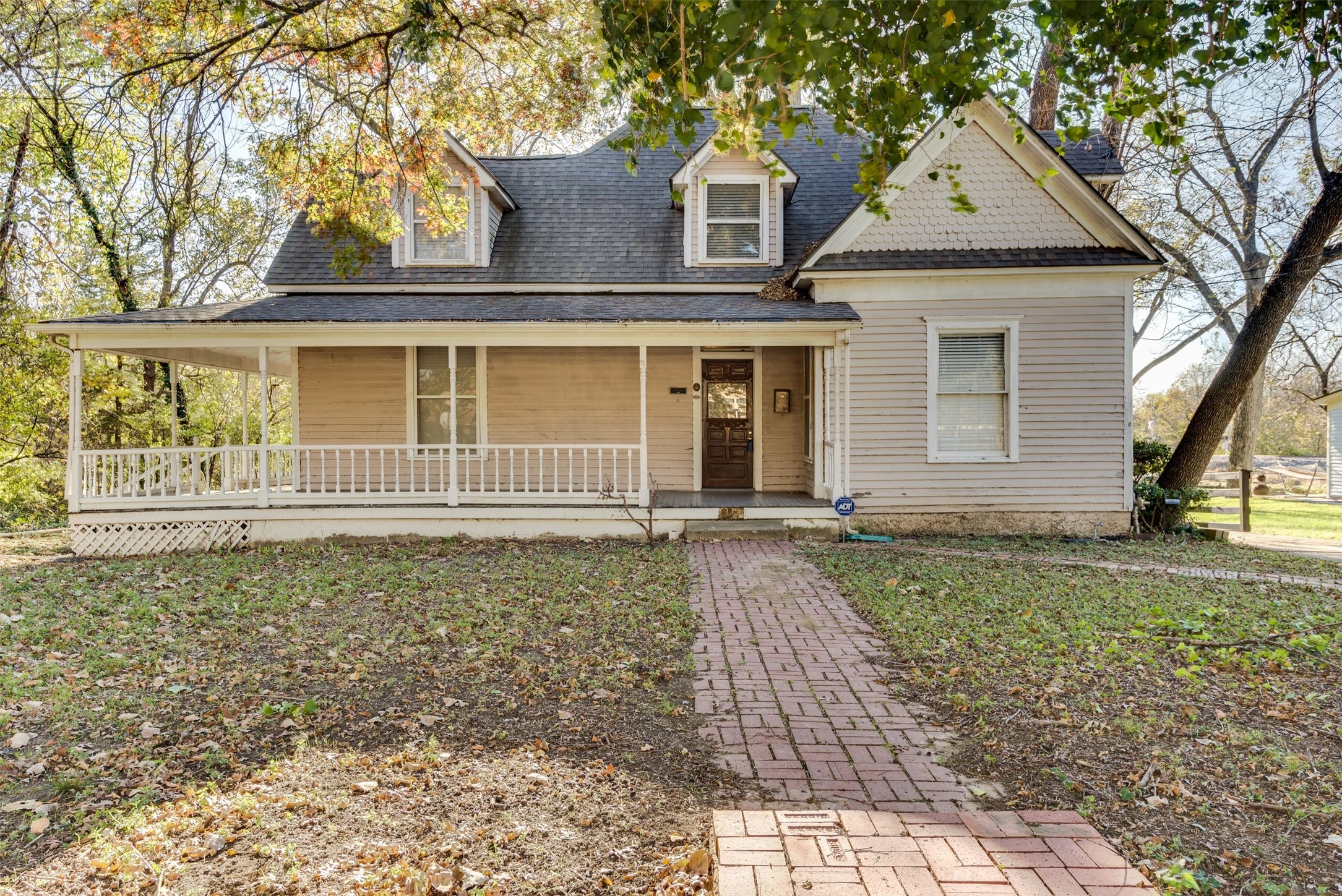 1005 W Main Street Waxahachie TX 75165