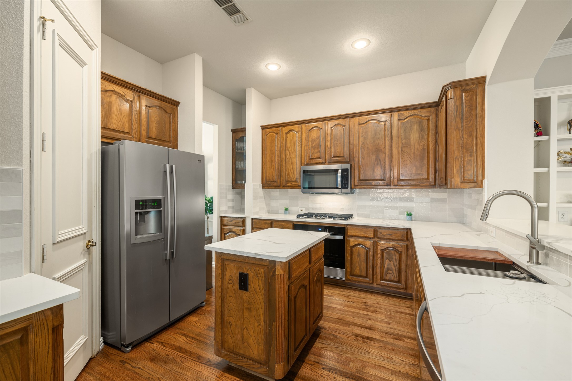 3321 Kendall Lane Irving TX 75062