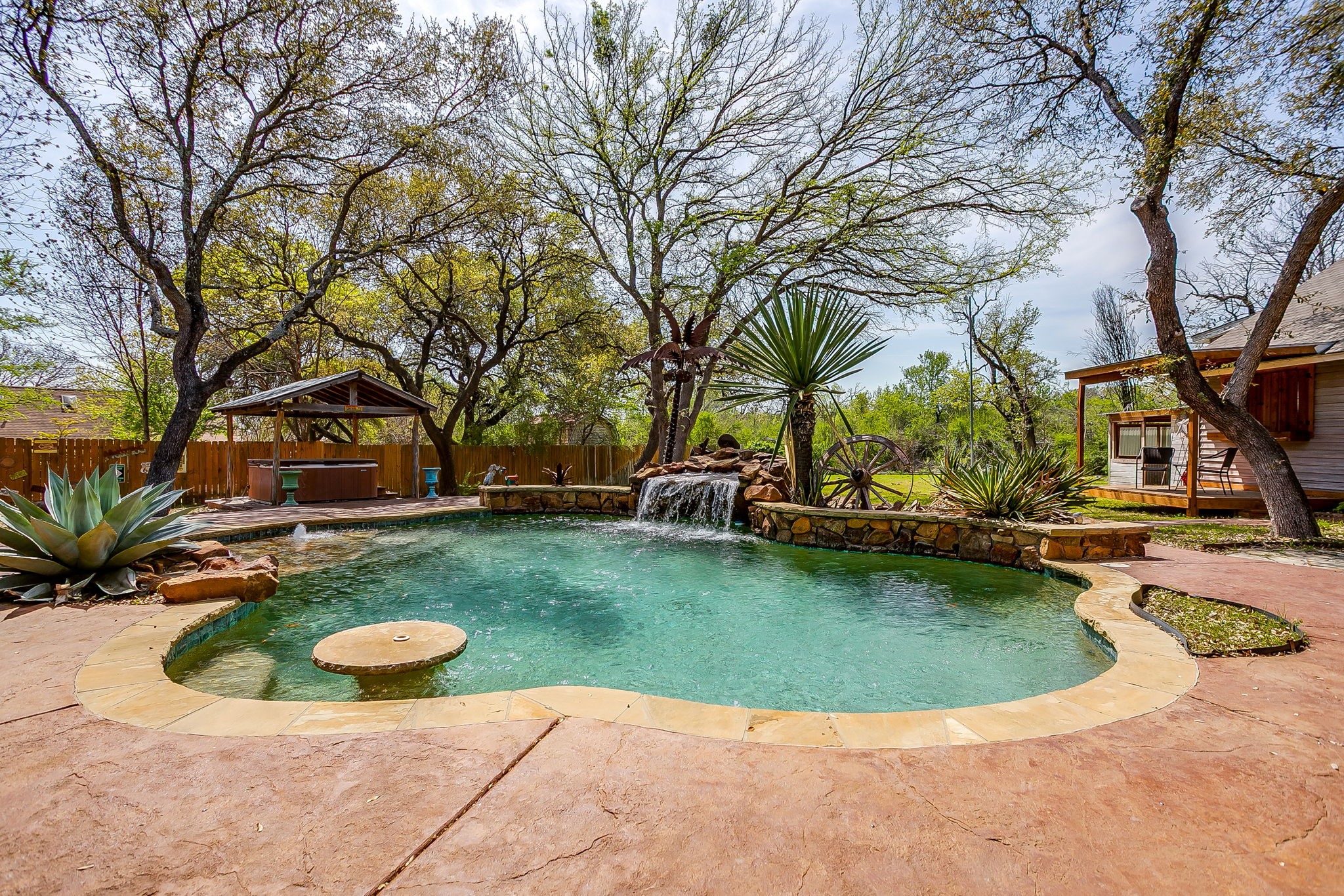 128 Oakwood Court Lakeside TX 76135