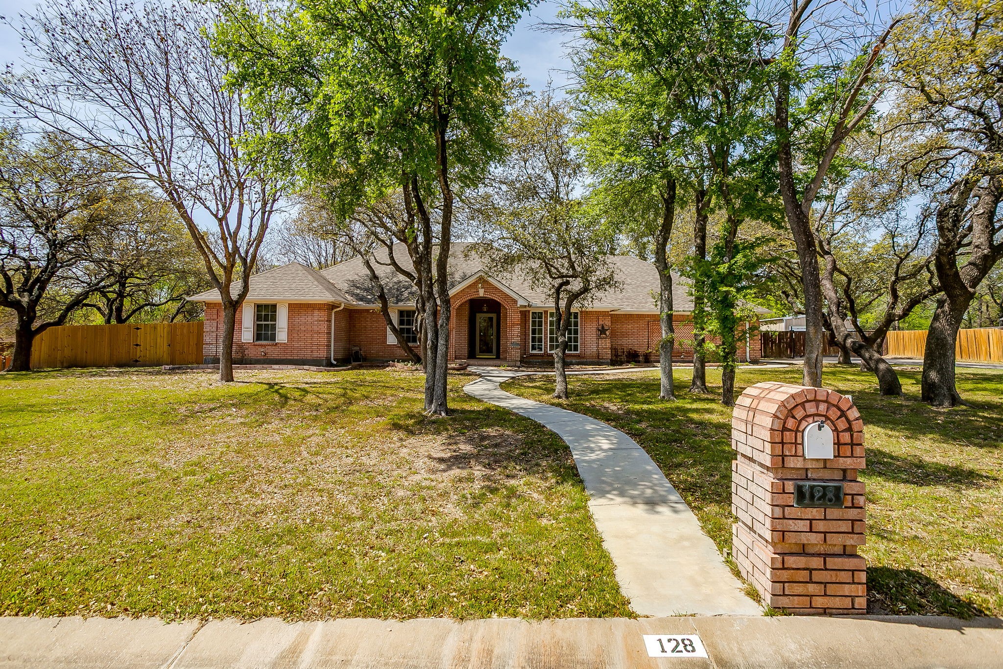 128 Oakwood Court Lakeside TX 76135
