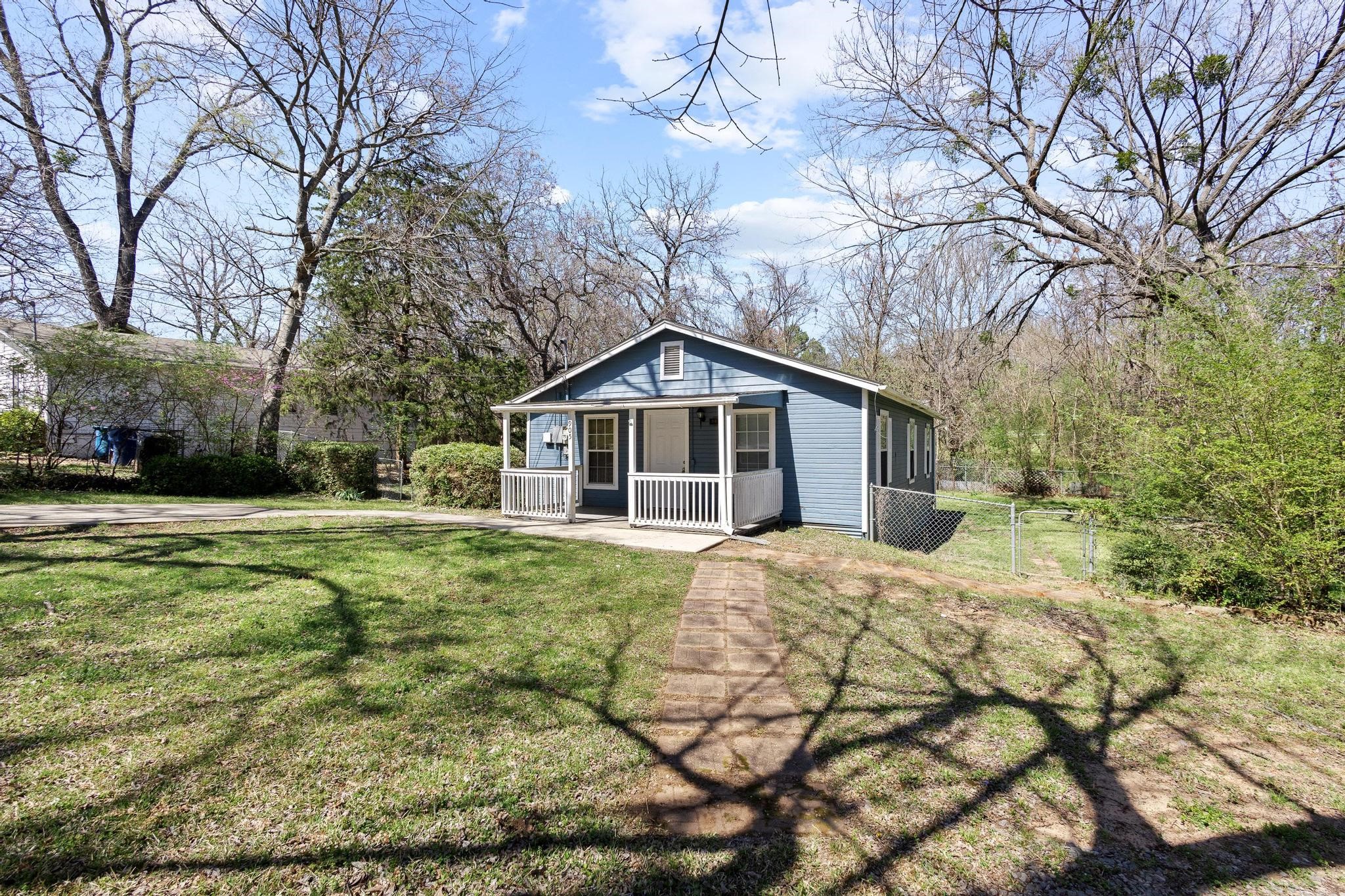 905 Thatcher Street Denison TX 75020
