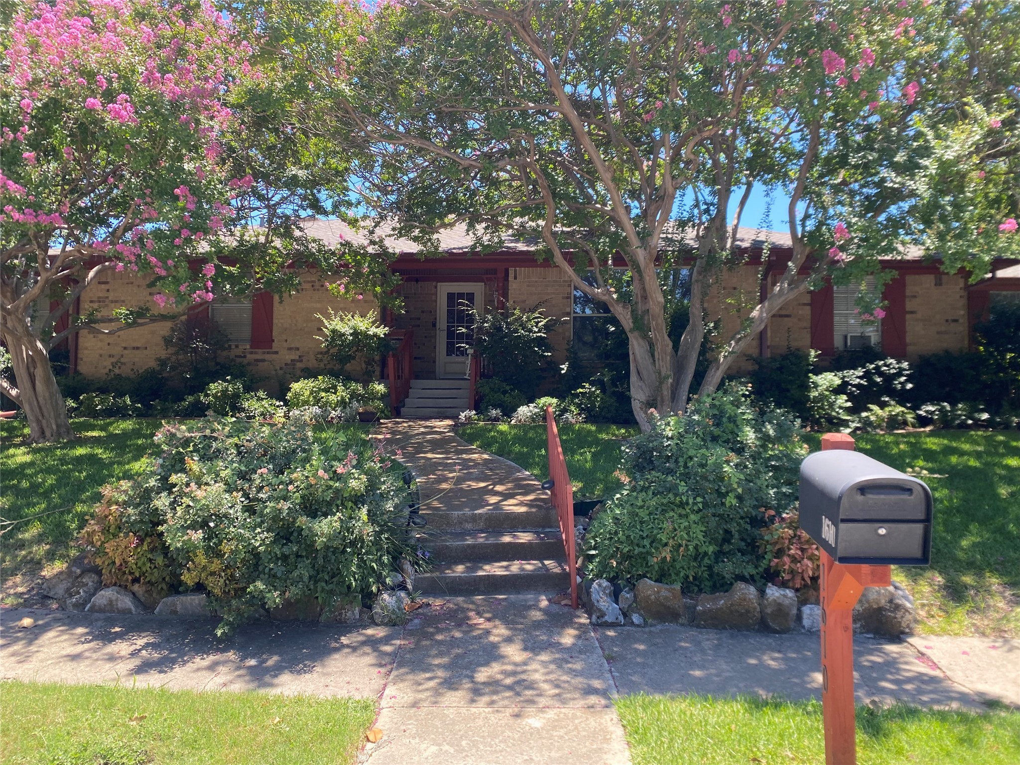 1610 Iroquois Drive Garland TX 75043