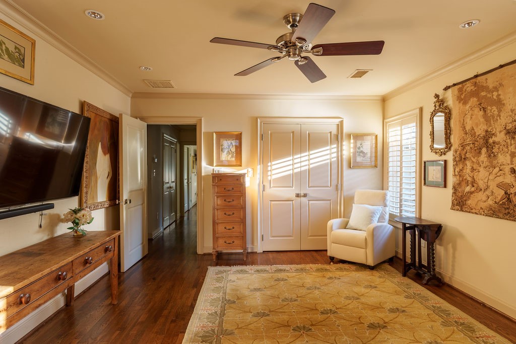 5532 Glenwick Lane Dallas TX 75209