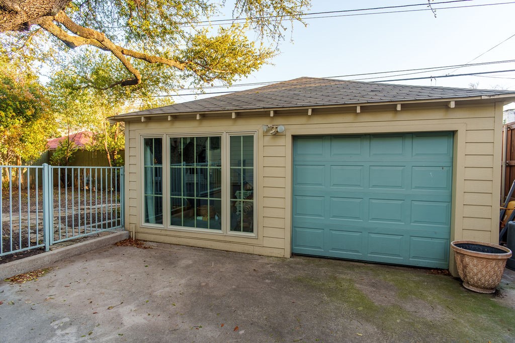 5532 Glenwick Lane Dallas TX 75209
