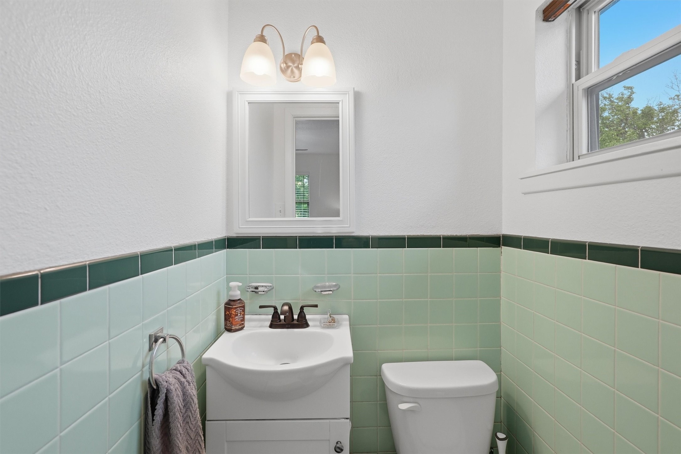 807 Elizabeth Boulevard Granbury TX 76048