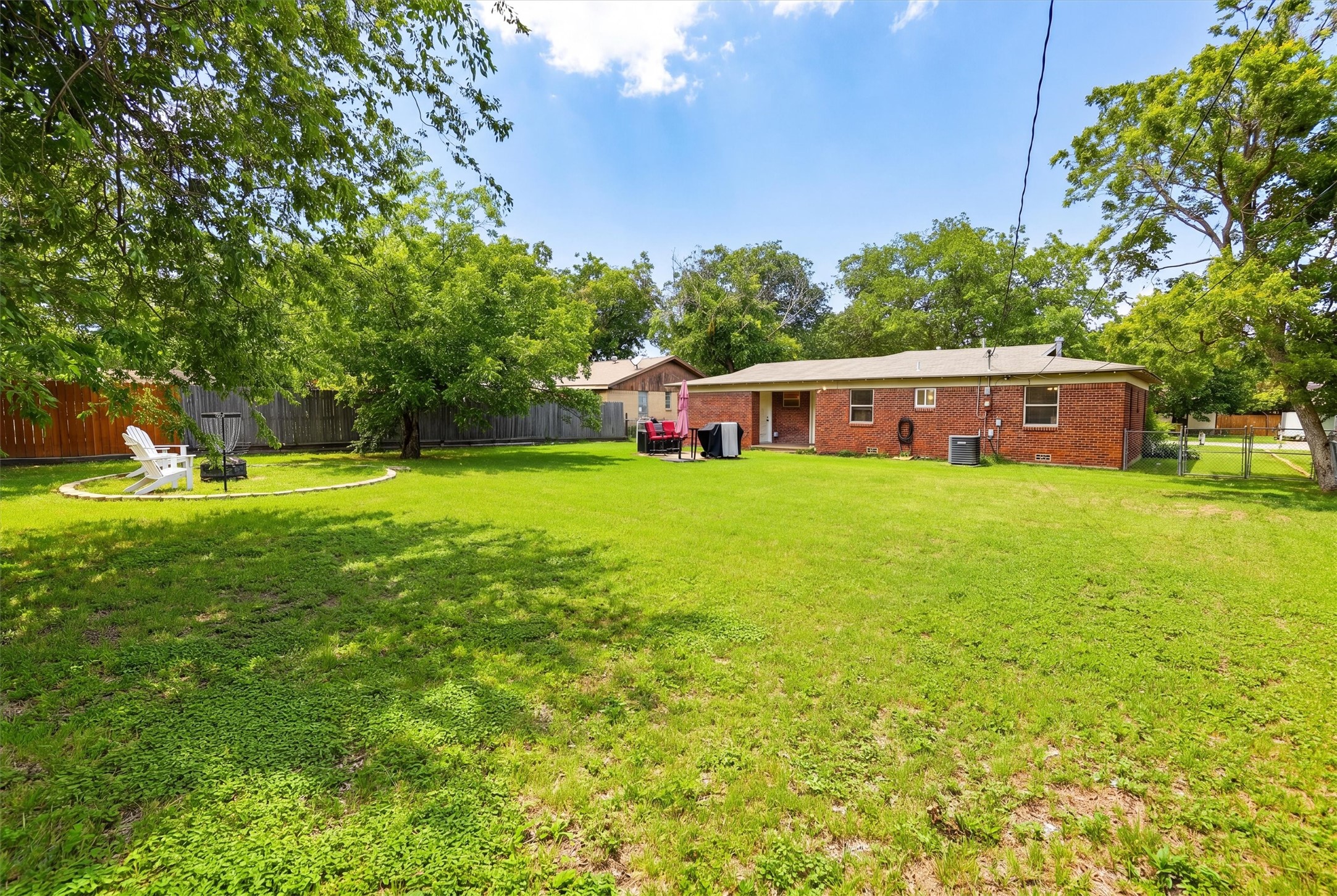 807 Elizabeth Boulevard Granbury TX 76048
