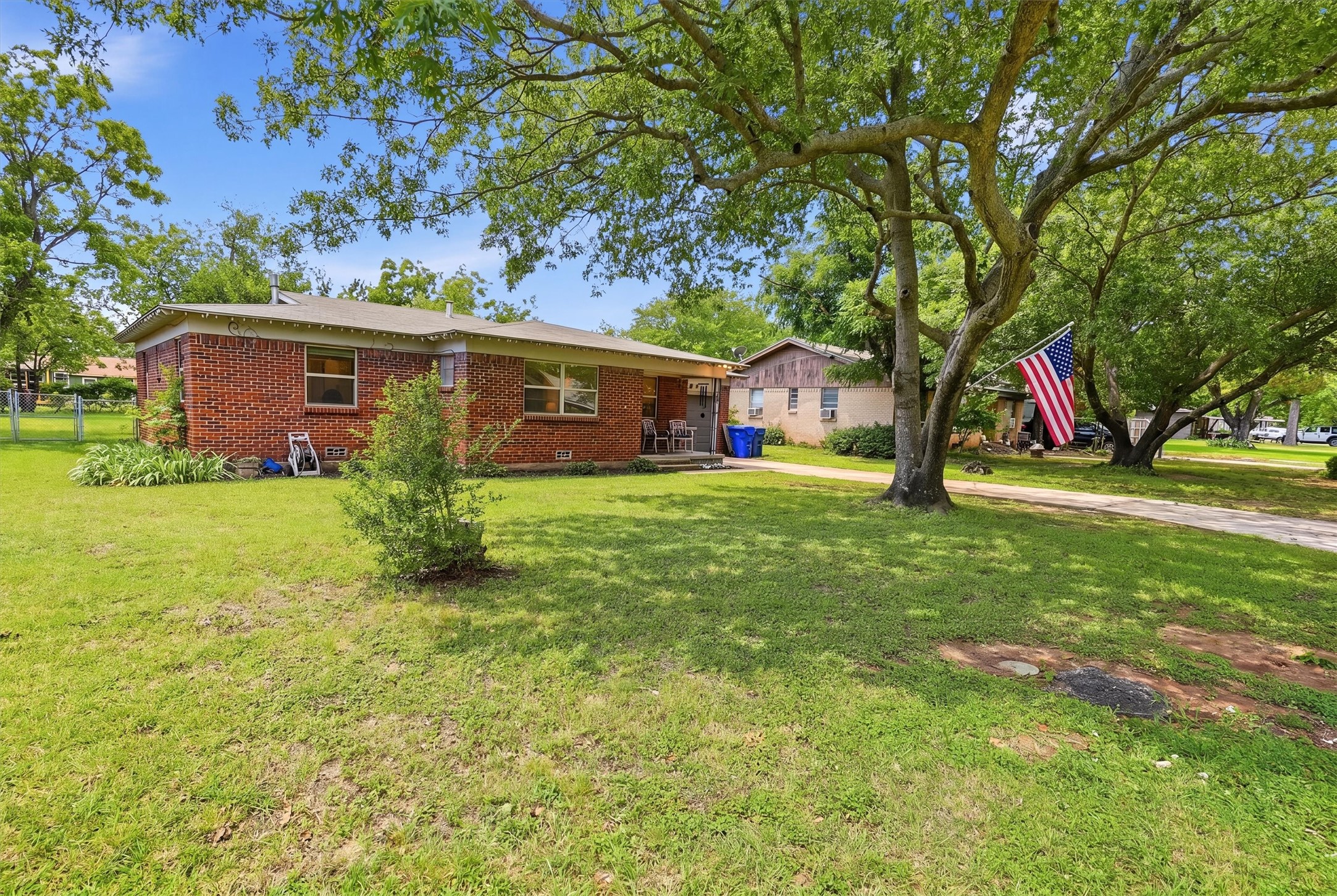 807 Elizabeth Boulevard Granbury TX 76048