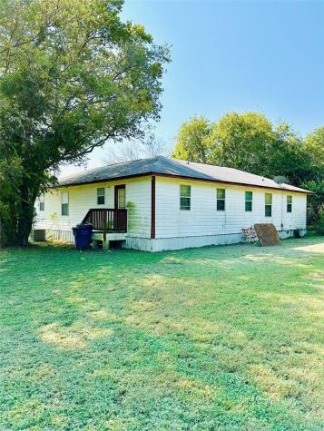 300 SW 3rd Street Hubbard TX 76648