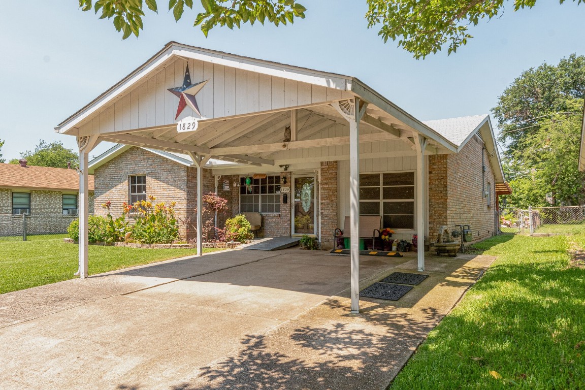1829 Avenue B Grand Prairie TX 75051