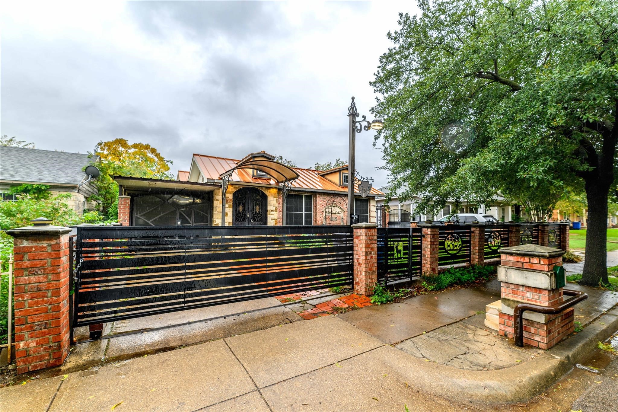 606 W Pembroke Avenue Dallas TX 75208