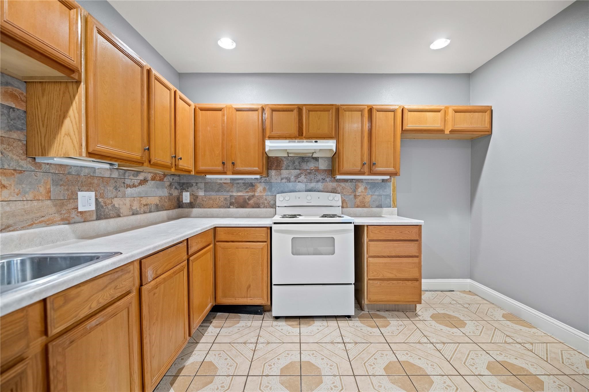 606 W Pembroke Avenue Dallas TX 75208