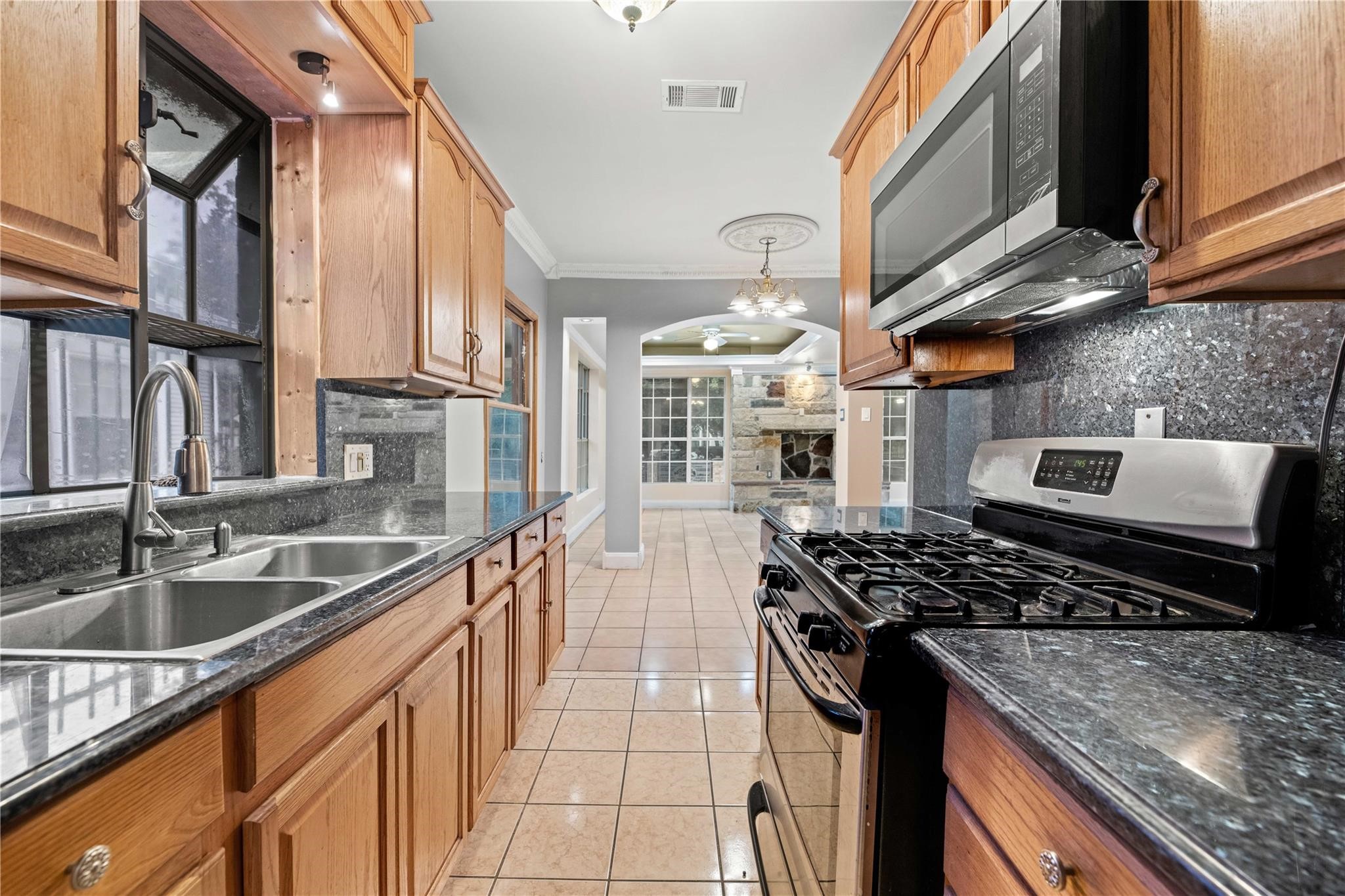 606 W Pembroke Avenue Dallas TX 75208