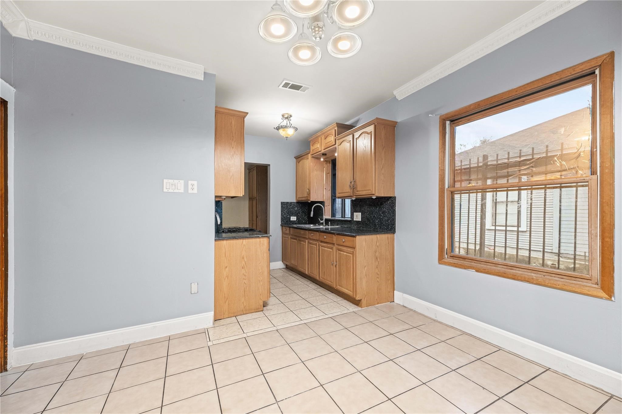 606 W Pembroke Avenue Dallas TX 75208